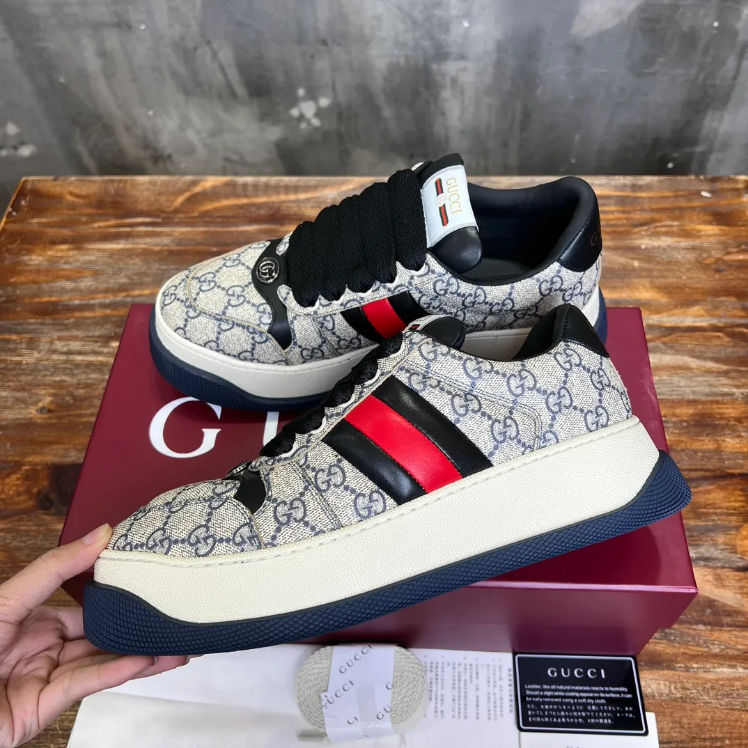 P660 [Ready Stock] Top ❤️New Color Gucci Brand New Screener Series Couple Style Chubby Bread Shoes Small Dirty Shoes Fatty Double G Casual Sneakers Original Purchase Develop Original Purchase Develop Screener series sneakers are inspired by the classic sneakers of the 1970s. They are named after the defensive action in sports. They are decorated with striped webbing on the side and embellished with retro Gucci logos. These sneakers are made of GG canvas. Purple leather details add depth to the piece with sharp contrast, and the details are fuller. Exquisite packaging at the delivery counter ▪️Fabrics: Original imported cowhide + double G fabric ▪️Inner lining: Original customized breathable cowhide lining ▪️Sole: Original molded TPU outsole ▪️Sole thickness: 6CM ▪️Size: Women's 35-40 / Men's 39-44! ! …..